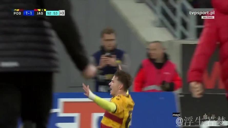 巴萨、曼城与切尔西争抢波兰17岁妖星皮图谢夫斯基 巴萨、曼城与切尔西争抢波兰17岁妖星皮图谢夫斯基